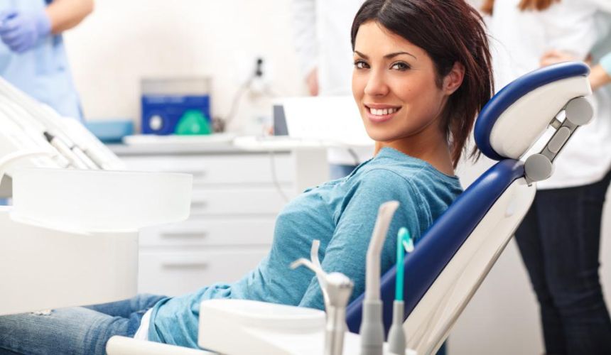 female patient getting cosmetic dentistry services